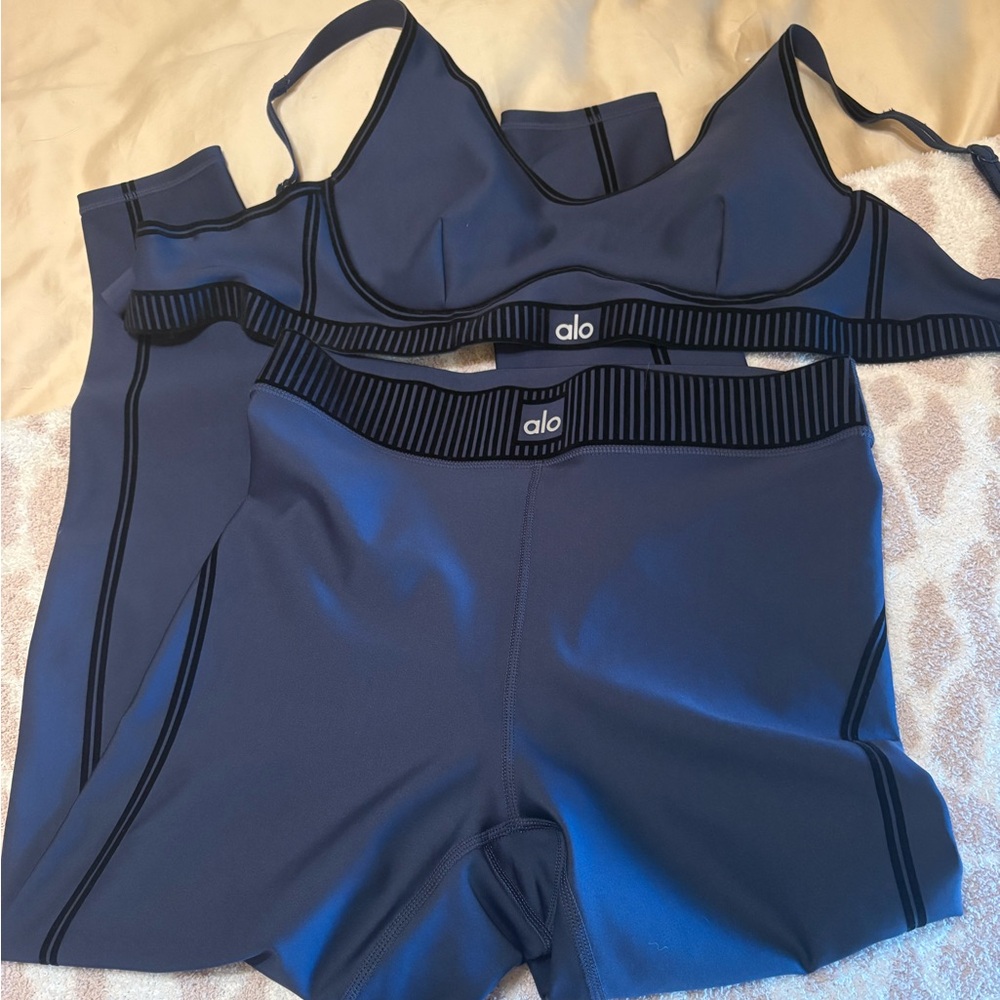 ALO Yoga airlift line up navy blue Leggings (M) and Bra (L) Set
